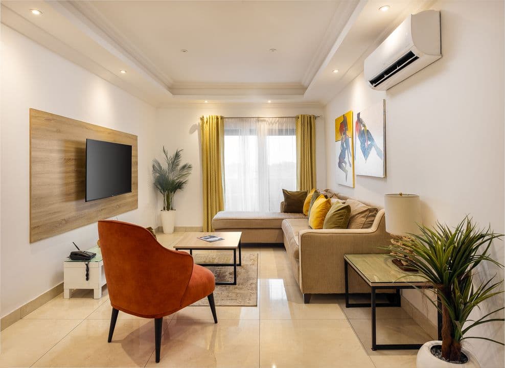 One-Bedroom Apartment image 2