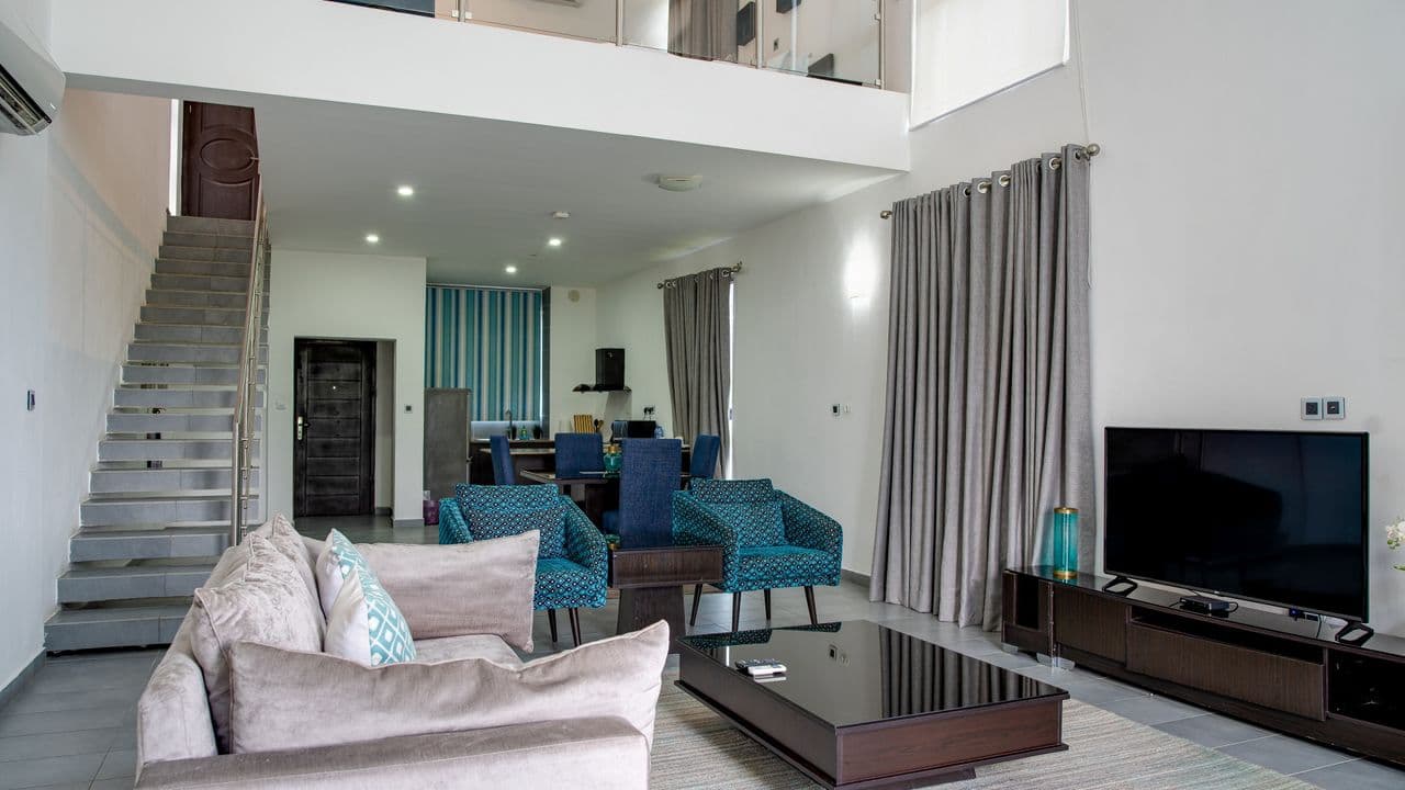 One-Bedroom Duplex (Loft) image 3