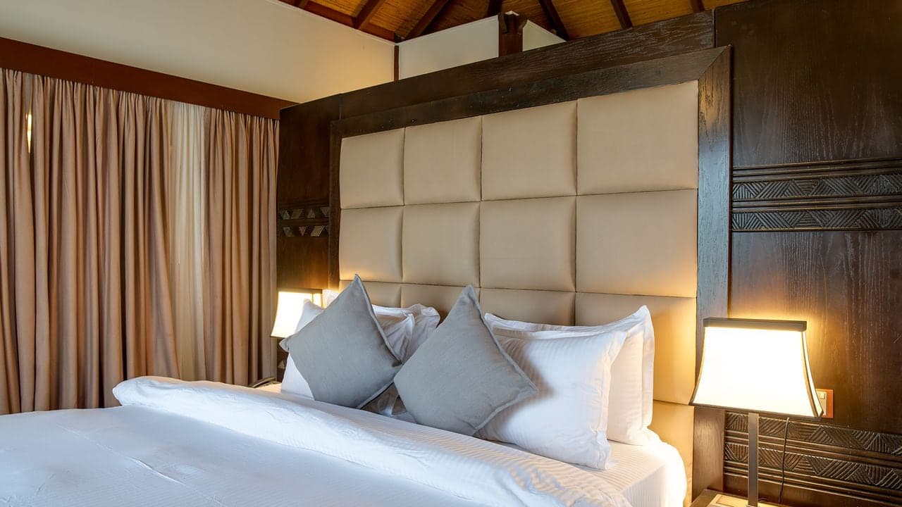 Lakowe Lakes bedroom suite