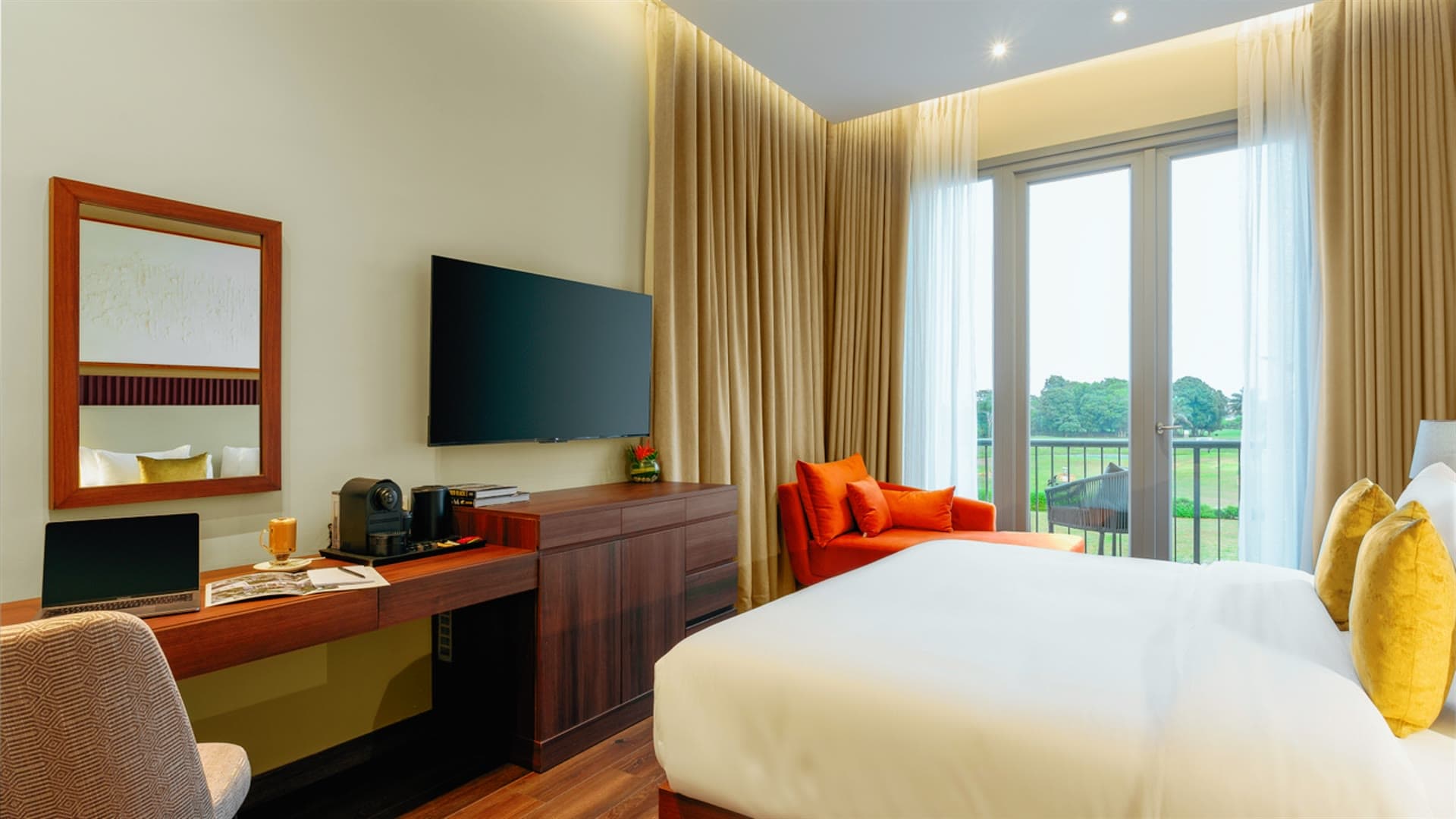 Lodge on 18 bedroom media wall and course view
