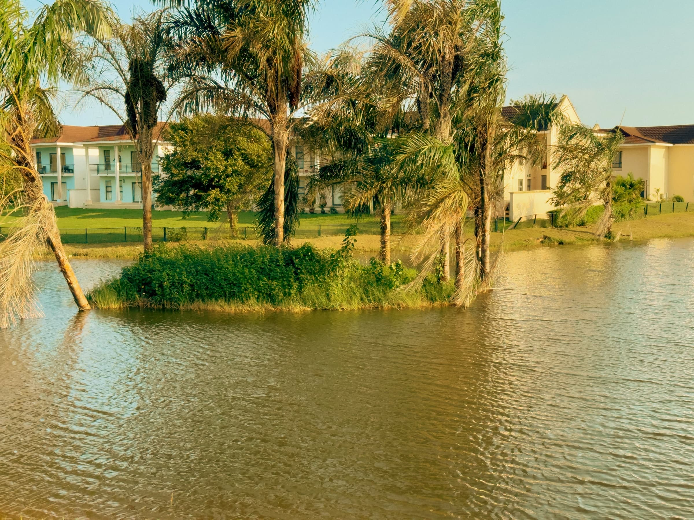 Lakowe Lakes stay view for booking planning